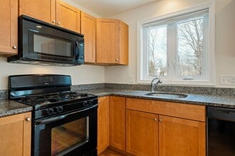 Jefferson Court in Dover, NH - Foto de edificio - Interior Photo