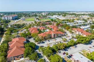 The Courtyards at Davie in Davie, FL - Foto de edificio - Building Photo