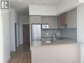 10 Lagerfeld Dr in Brampton, ON - Building Photo - Building Photo