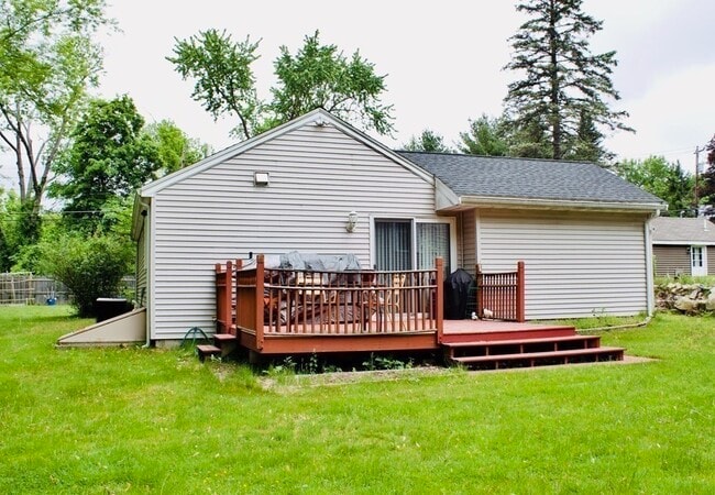 203 Boston Post Rd in Wayland, MA - Building Photo - Building Photo