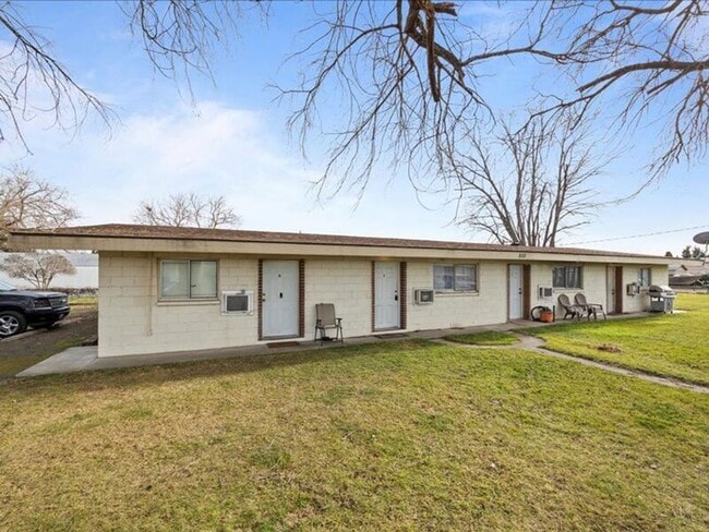 property at 800 N Irving St