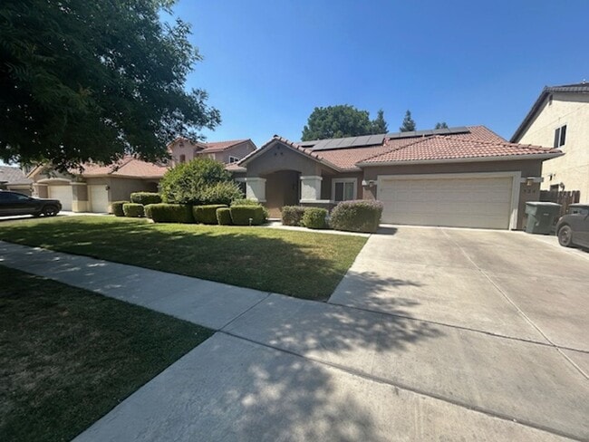 324 W Reese Ave in Visalia, CA - Building Photo - Building Photo