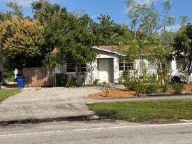 507 Silver Beach Rd in Lake Park, FL - Building Photo
