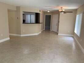2460 NW 33rd St in Oakland Park, FL - Building Photo