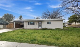 1131 NE 5th St in Meridian, ID - Building Photo