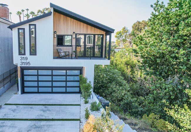 319 Heliotrope Ave in Newport Beach, CA - Building Photo - Building Photo