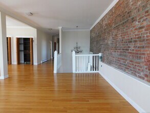 147 Bank St in New London, CT - Building Photo - Building Photo