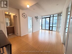 37-2937 Grosvenor St in Toronto, ON - Building Photo - Building Photo
