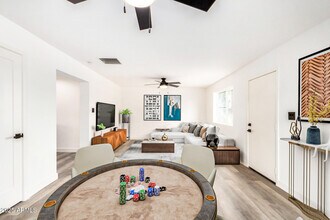 3322 E Willetta St in Phoenix, AZ - Building Photo - Building Photo