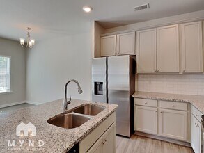 585 McWilliams Rd SE in Atlanta, GA - Building Photo - Building Photo