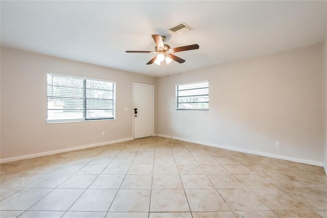 1105 E Minnesota Ave in DeLand, FL - Building Photo - Building Photo