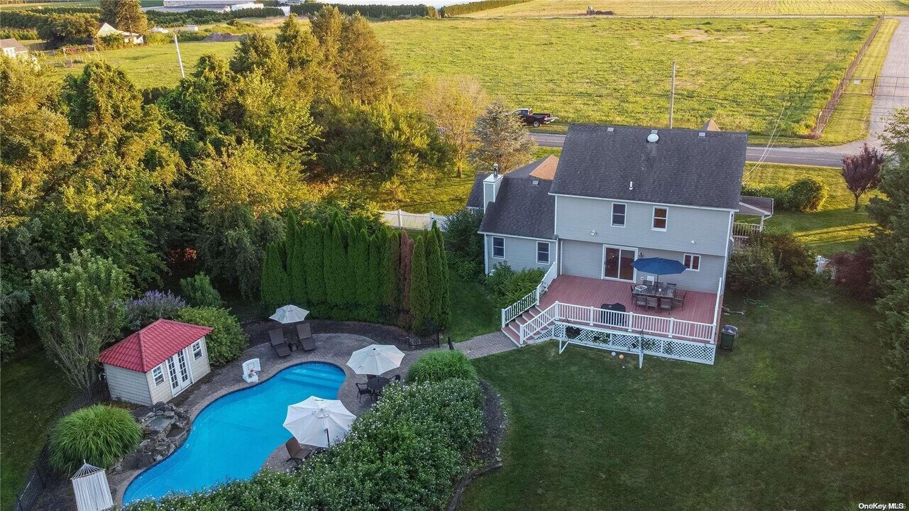 4270 Aldrich Ln in Southold, NY - Building Photo