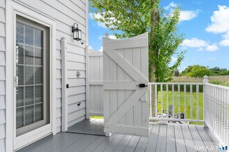 1016 Fairfield Beach Rd in Fairfield, CT - Building Photo - Building Photo