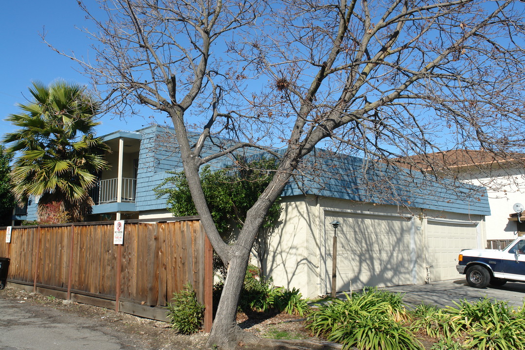 1127 Oakmont Dr in San Jose, CA - Building Photo