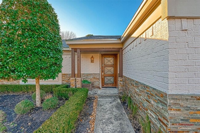 520 E Castle Harbour Dr in Friendswood, TX - Building Photo - Building Photo
