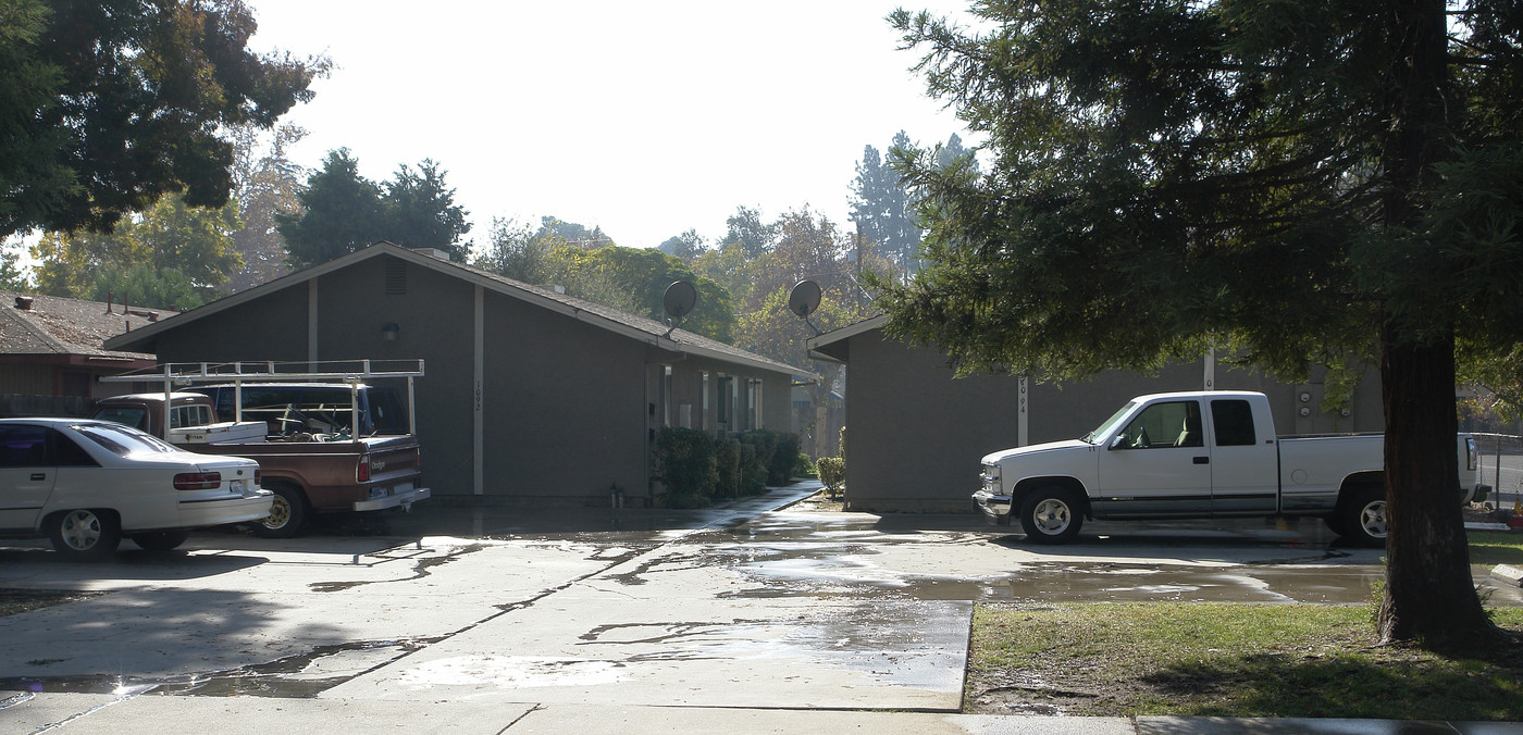 1090-1096 Fir Ave in Atwater, CA - Foto de edificio