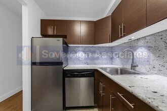 425 E 80th St in New York, NY - Building Photo - Building Photo