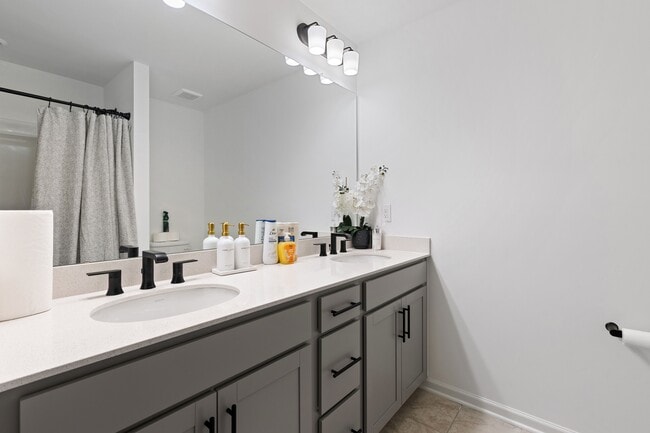 1204 Hardin Hill Lane in Knightdale, NC - Foto de edificio - Building Photo