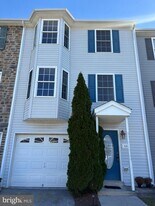 55 Fuzzy Tail Dr in Ranson, WV - Building Photo