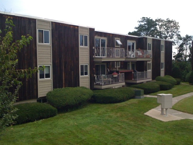 Brafferton Square Apartments in Rensselaer, NY - Building Photo - Building Photo