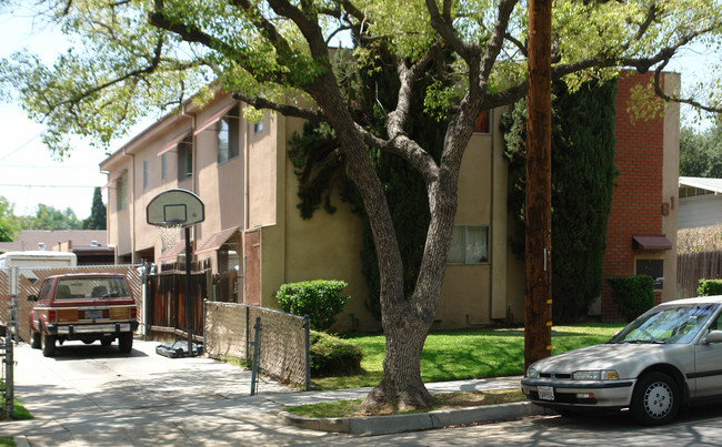 81 San Marino Ave in Pasadena, CA - Building Photo - Building Photo