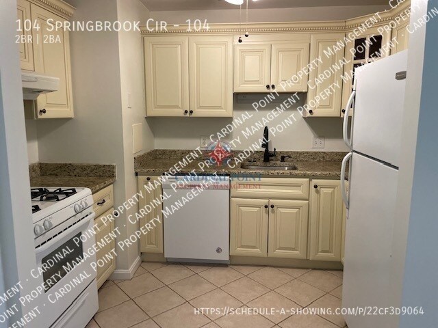 104 Springbrook Cir in Portsmouth, NH - Building Photo - Building Photo