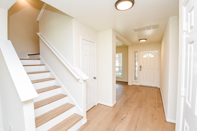 property at 32406 Cross Spring Park Ln