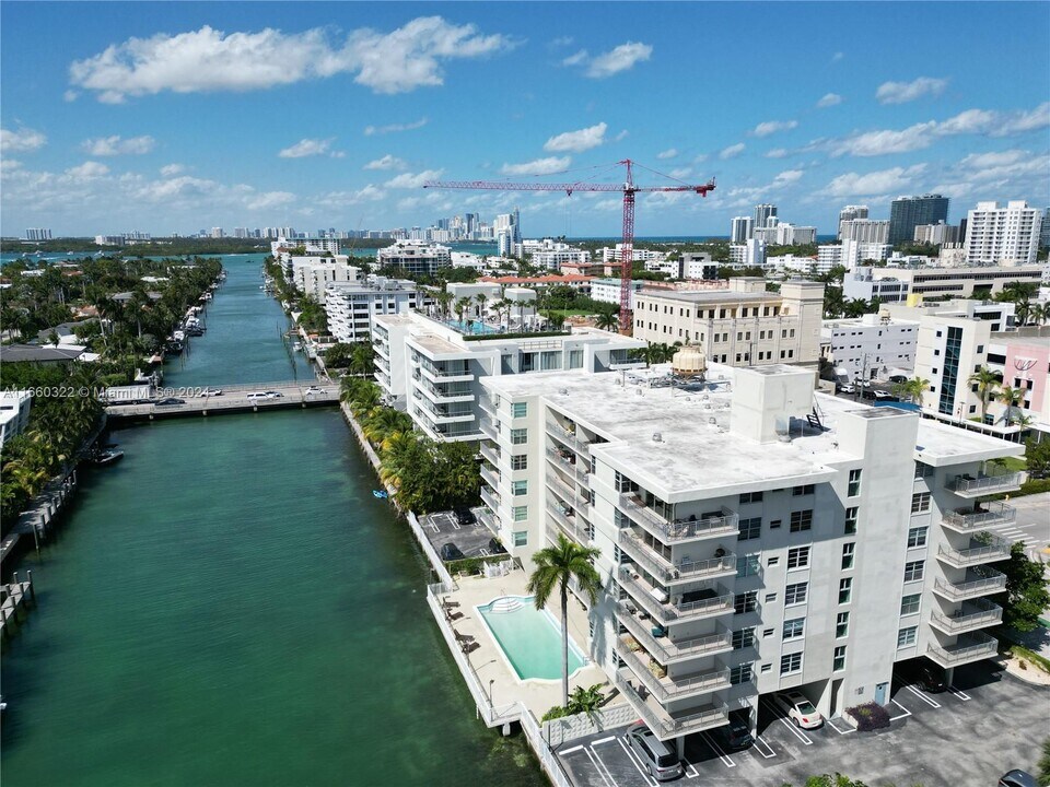 9500 W Bay Harbor Dr, Unit 6 in Bay Harbor Islands, FL - Foto de edificio