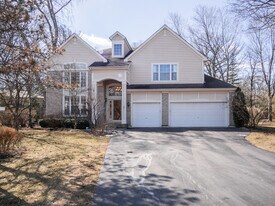 33 River Oaks Cir E in Buffalo Grove, IL - Building Photo