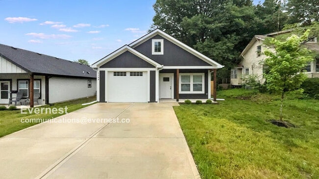 property at 1103 S Pearl St