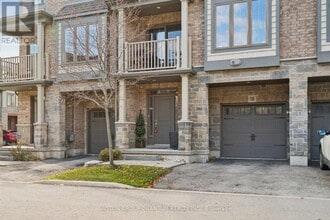18 Lakefront Dr in Hamilton, ON - Building Photo - Building Photo