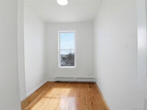 2857 Lawton Ave in Bronx, NY - Building Photo - Building Photo