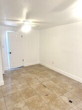 1335 Warrington Wy in Tampa, FL - Building Photo - Building Photo