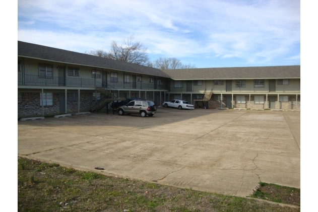 The Devonshire in Queen City, TX - Building Photo