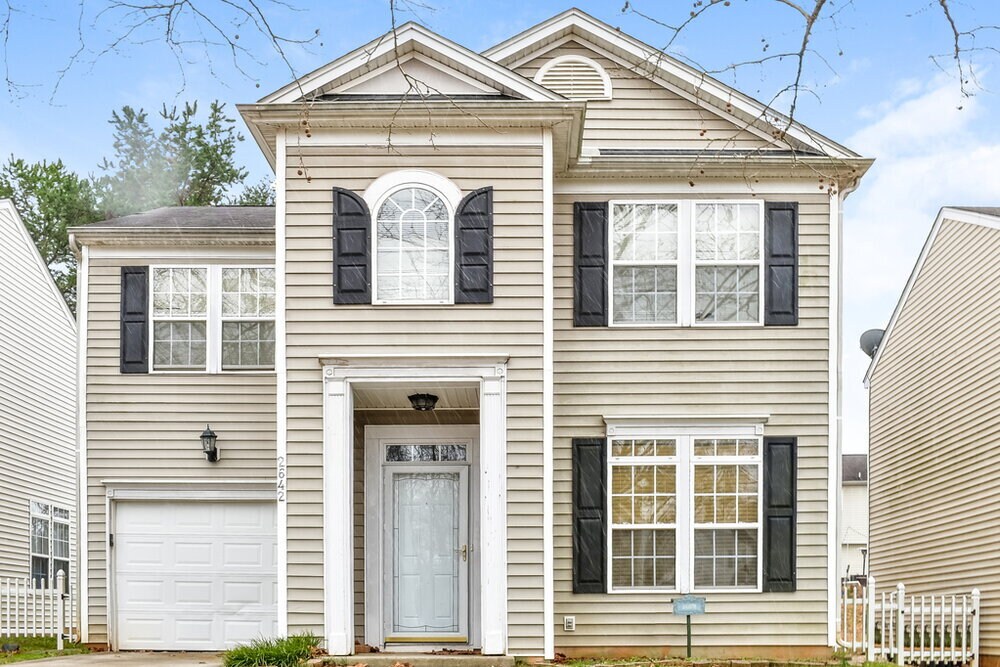 2642 Oasis Ln in Charlotte, NC - Building Photo
