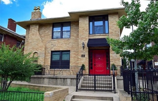 832 Blaylock Dr, Unit 3 in Dallas, TX - Building Photo