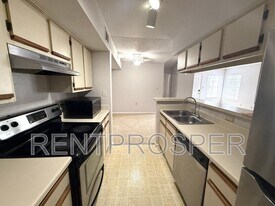 5587 Devonbriar Way in Orlando, FL - Building Photo