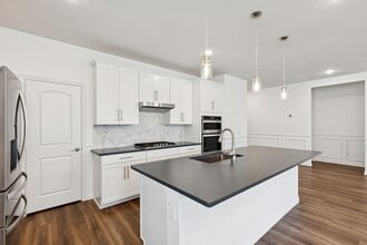 2412 Rooster Ln in Northlake, TX - Foto de edificio - Building Photo