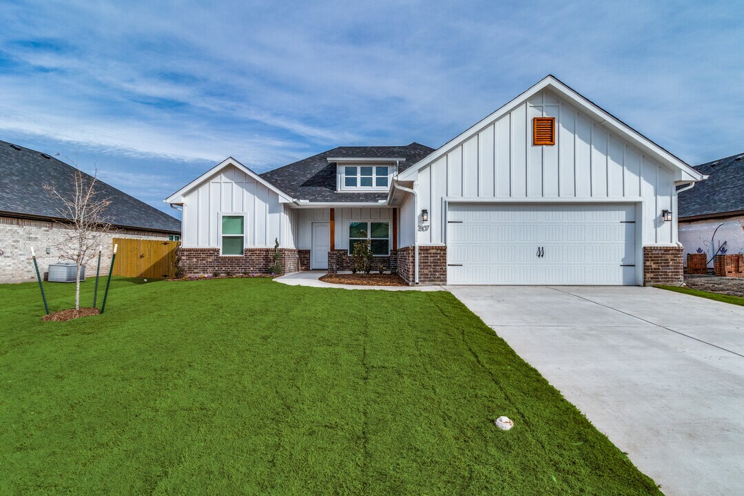 2807 Orchid Dr in Sherman, TX - Building Photo