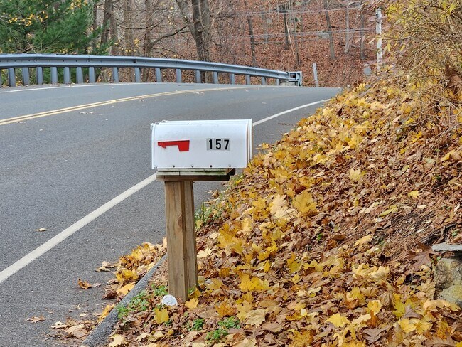 157 Ball Pond Rd in New Fairfield, CT - Building Photo - Building Photo