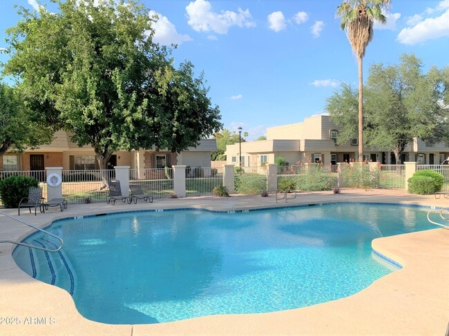 property at 933 E Lodge Dr