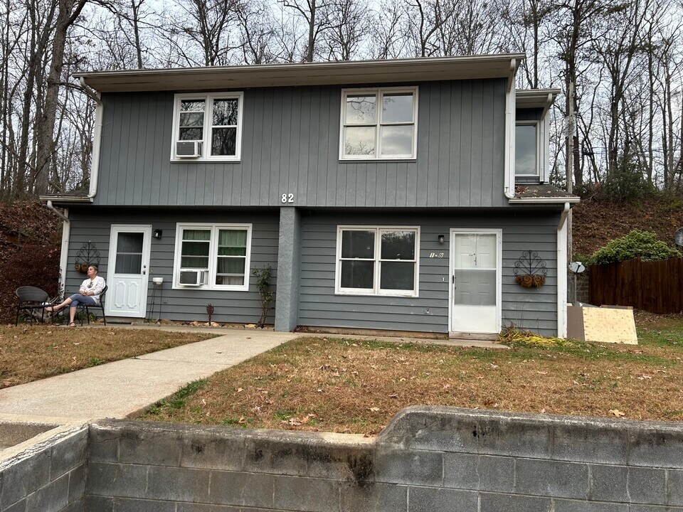 82 W Raccoon Rdg in Sylva, NC - Building Photo