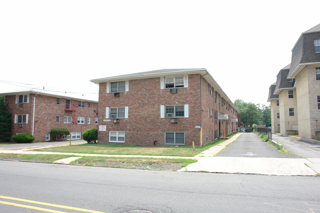 128 W Jersey St in Elizabeth, NJ - Building Photo