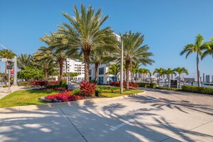 17301 Biscayne Blvd in North Miami Beach, FL - Building Photo