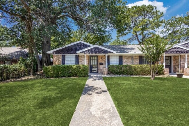 property at 524 N Woods St