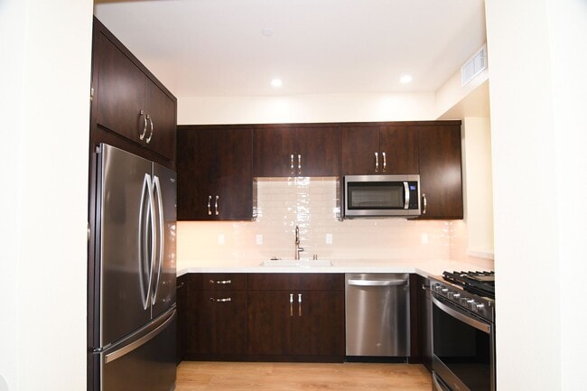 property at 571-573 Moss St