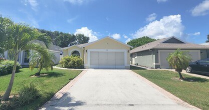 451 10th Pl in Vero Beach, FL - Building Photo - Building Photo
