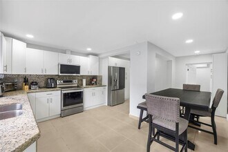 2244 SW 10th St in Miami, FL - Building Photo - Building Photo