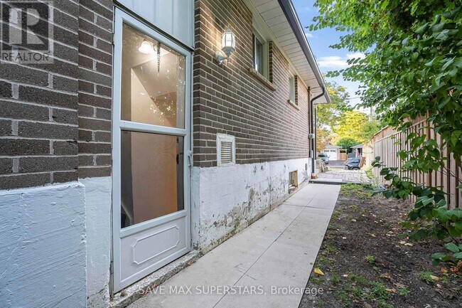 87 Pennington Crescent in Halton Hills, ON - Building Photo - Building Photo