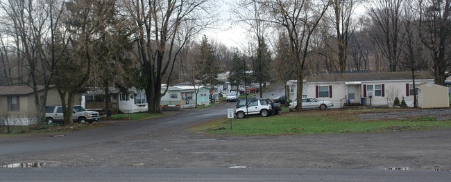 1060 State Route 5 E in Elbridge, NY - Foto de edificio - Building Photo
